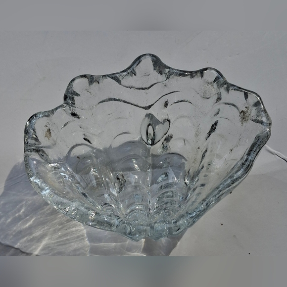 tiny glass seashell scallop shell trinket holder. - Picture 1 of 4
